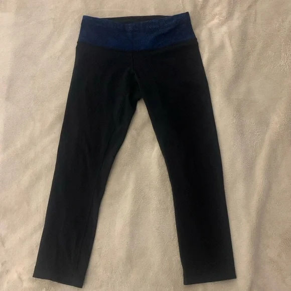 Lululemon Size 6 Capri Leggings Black Crop Blue Trim Size 4 - Picture 2 of 10
